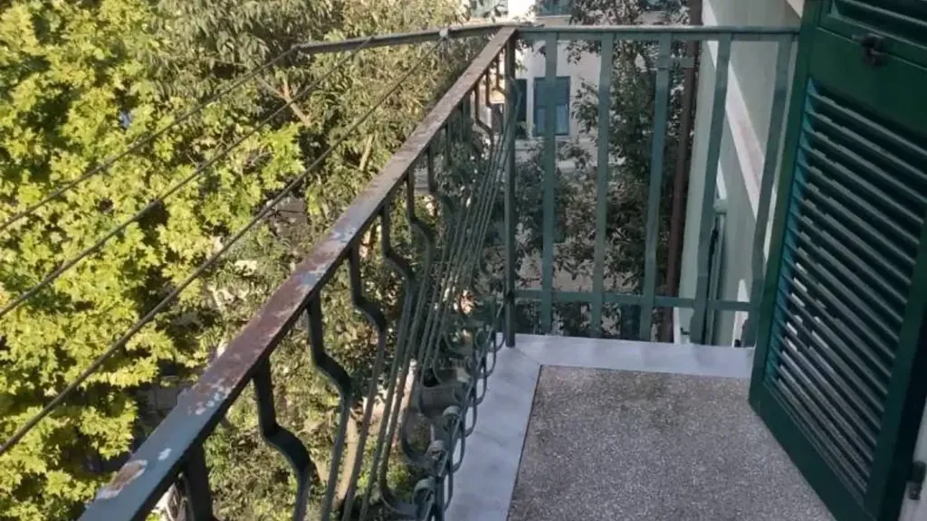 Balcon - Bright Triplex with Balcony in Genoa