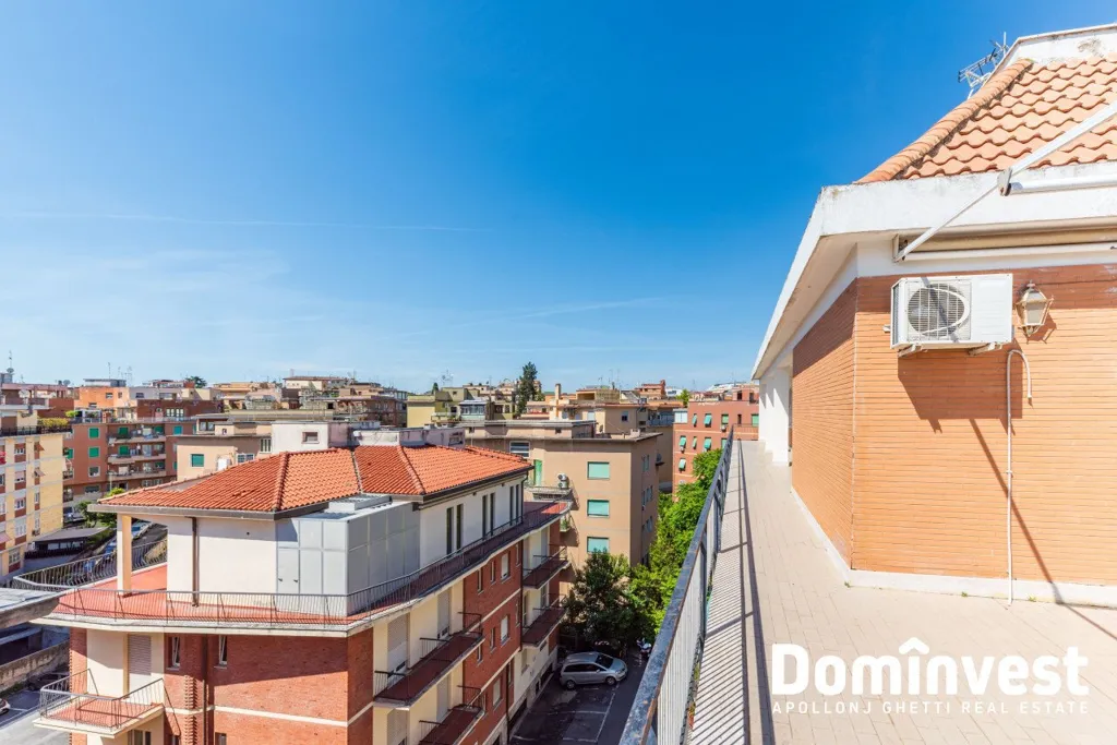 Rõdu - Attico with Panoramic Terrace in Via Aurelia