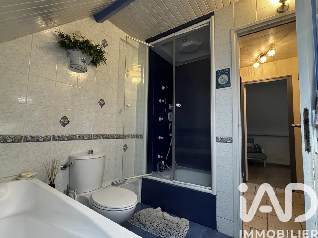 Vannitoad - Charming Townhouse with Garden in Bondy