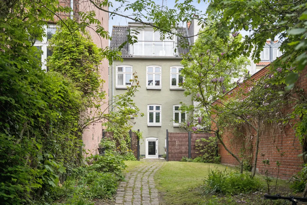 Jardin - Historic Terrace House with Garden in Aarhus C