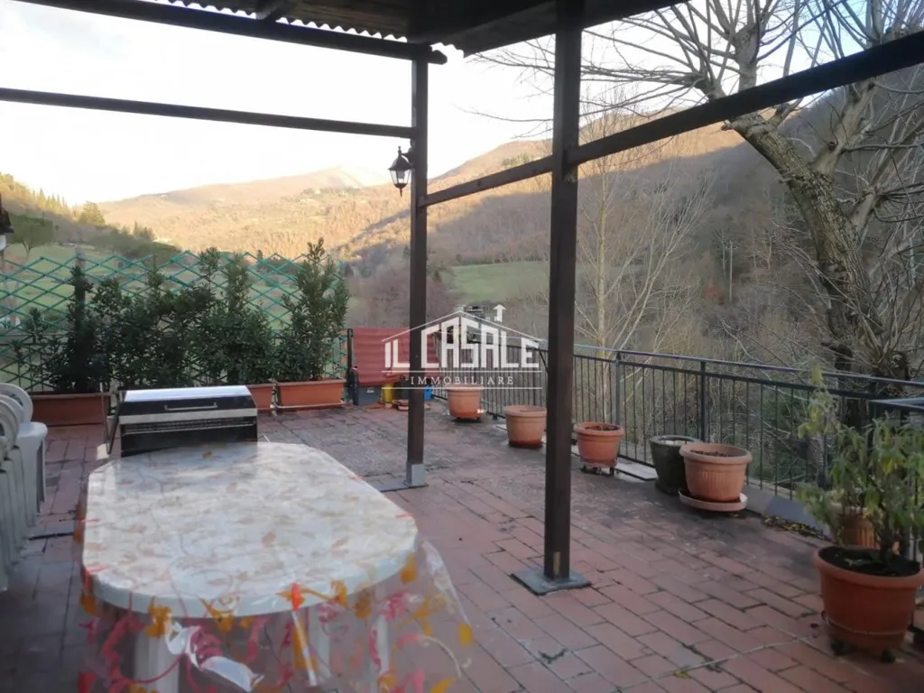 Terrasse - Spacious Apartment with Terrace near Dicomano
