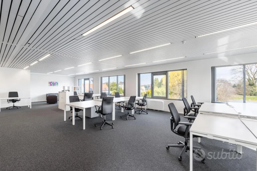 Bureau - Flexible Office Space for 50 in Genoa