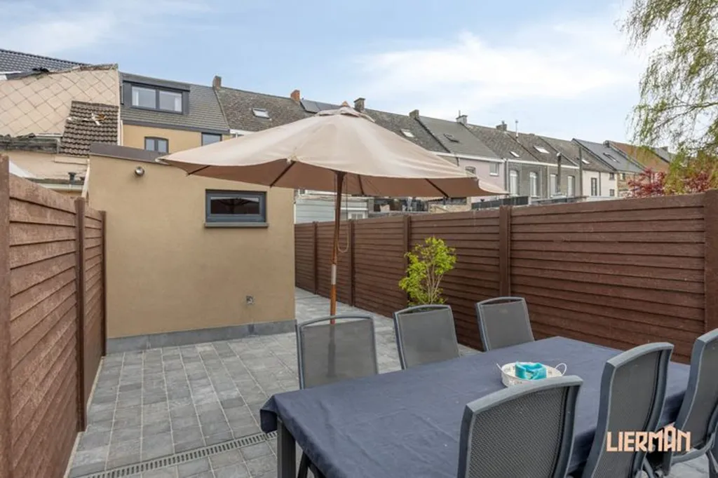 Terrass - House with Garden and Solar Panels in Aalst