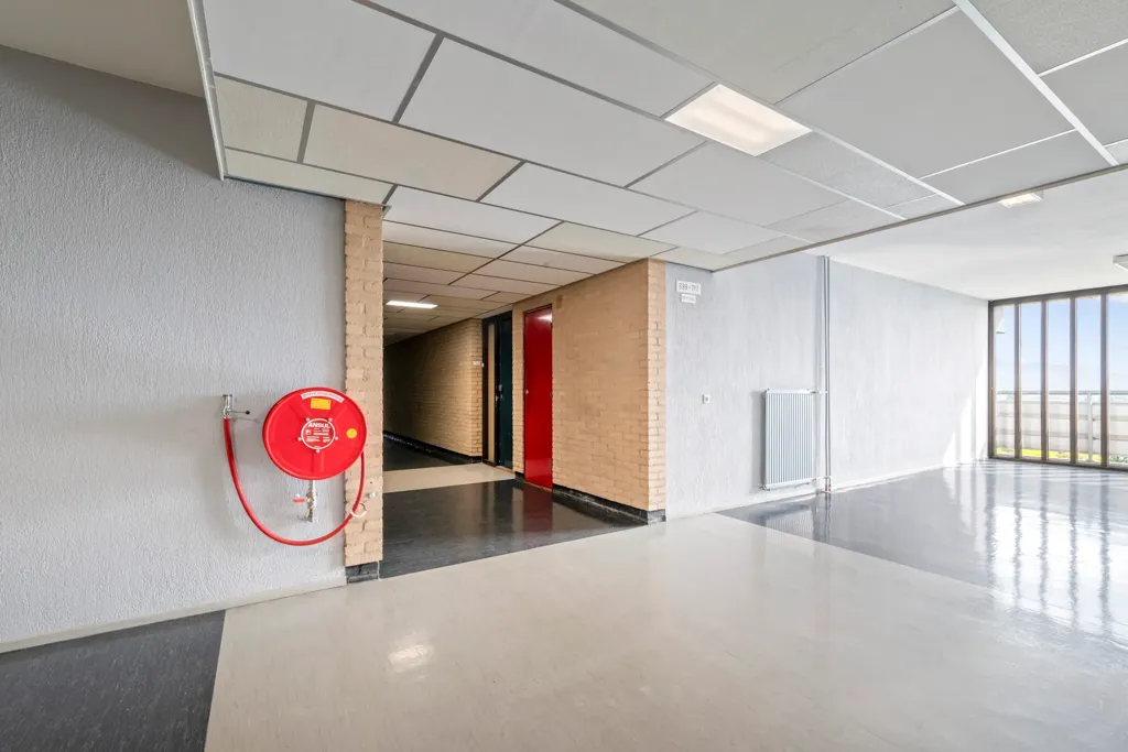 Entrée - Modern Corner Flat with Panoramic View in Haarlem