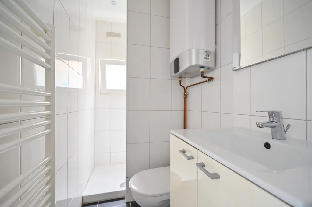 Salles de bain - Studio Fonctionnel dans le 20e Arrondissement de Paris