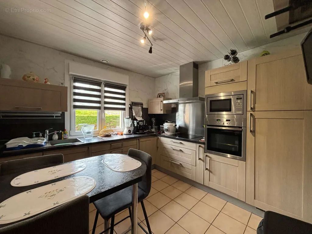Cuisine - Pavillon avec Jardin et Balcon dans un Quartier Calme