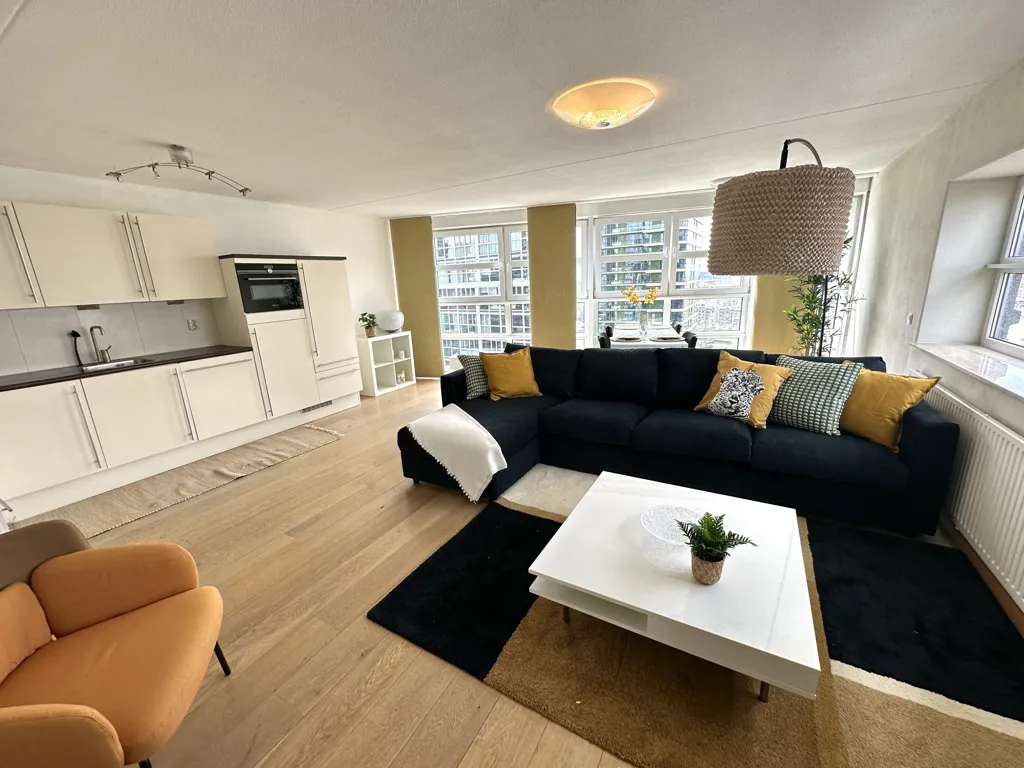 Elutuba - 3-Bedroom Gallery Flat with City View in Rotterdam