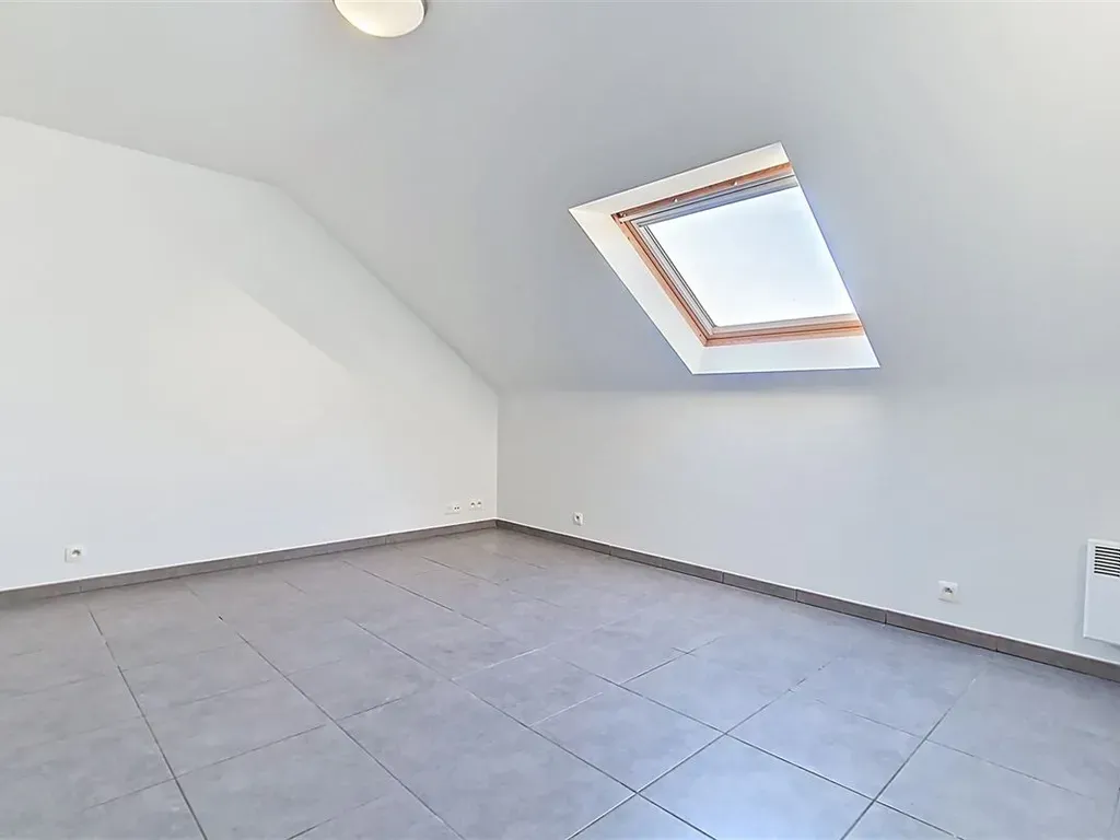Pièces - Duplex 3 Chambres avec Balcon à Mons