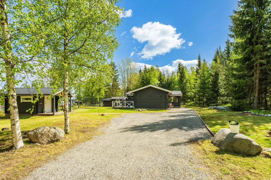 Välivaade - Charming Seafront Home with Open Plan in Tranquil Setting