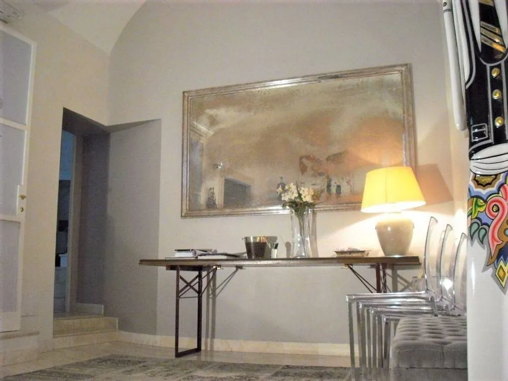 Esik - Luxury Apartment with Balcony in Rome