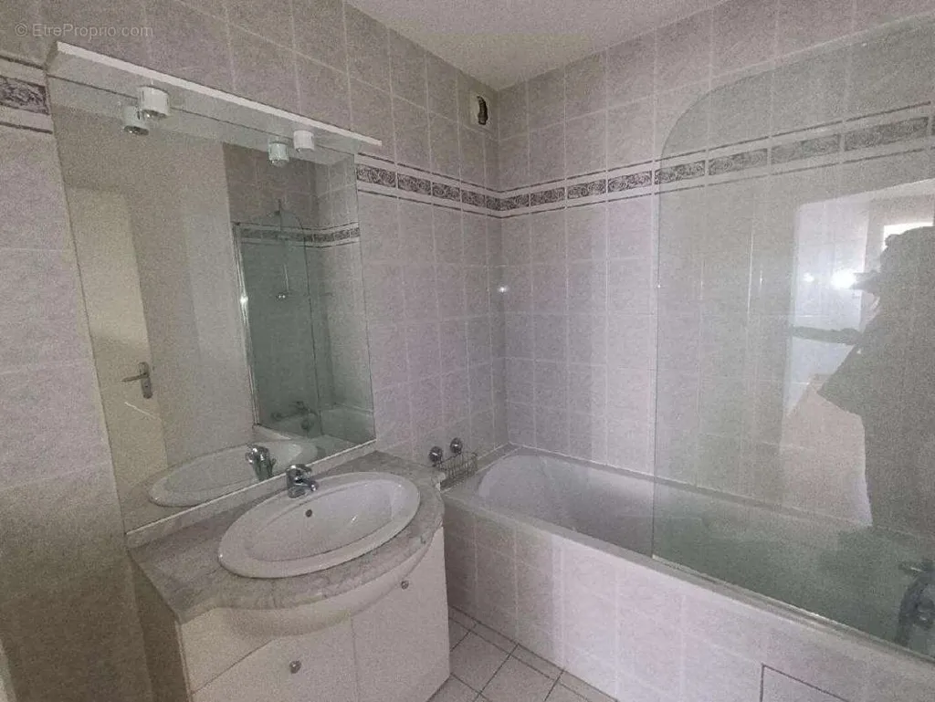 Vannitoad - 2-Bed Apartment with Parking in Haute-Vienne