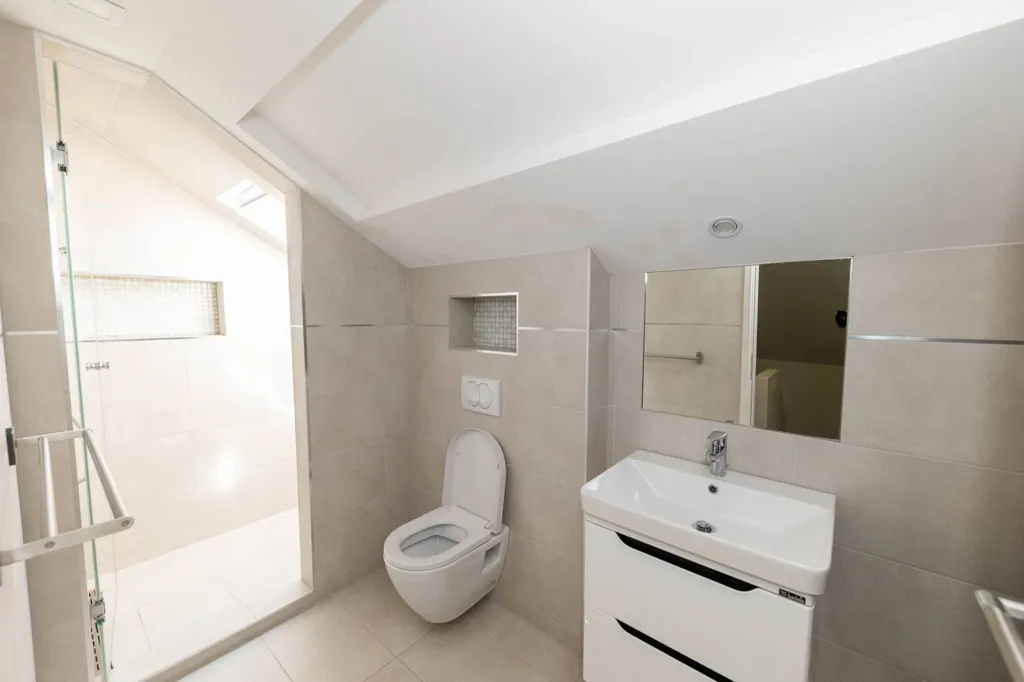 Salles de bain - Three-Storey Villa with Sea View in Bribir