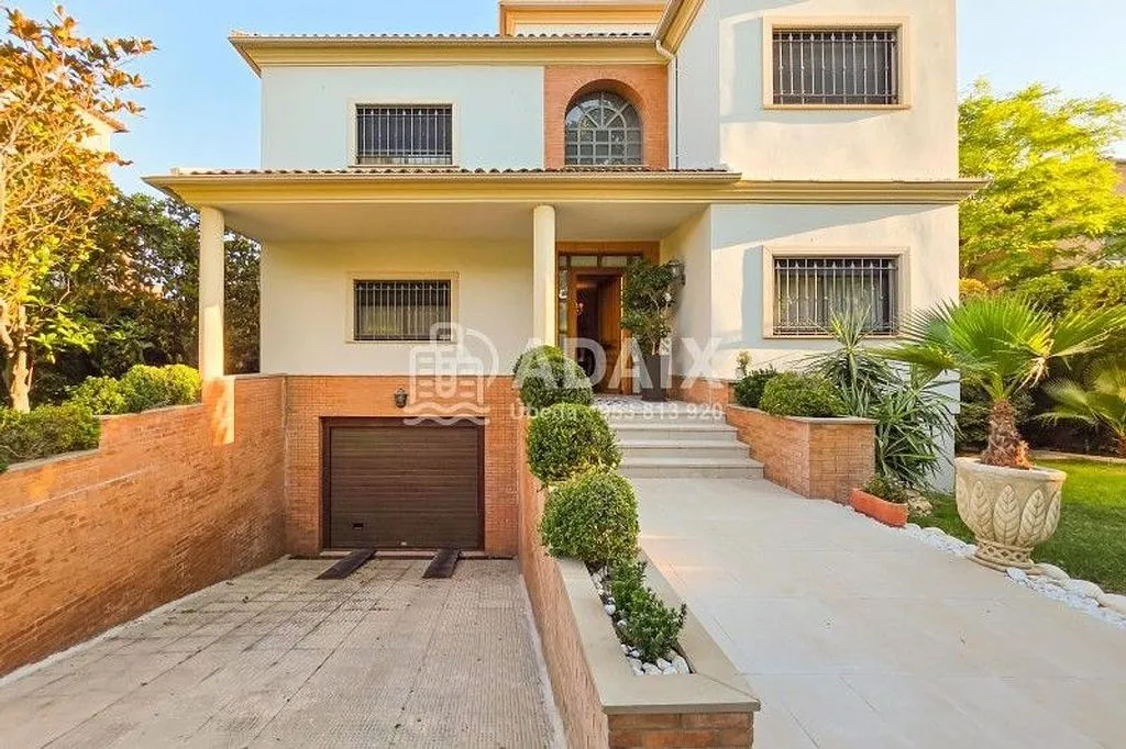 Exterior - Chalet with Pool in Baeza, Jaén