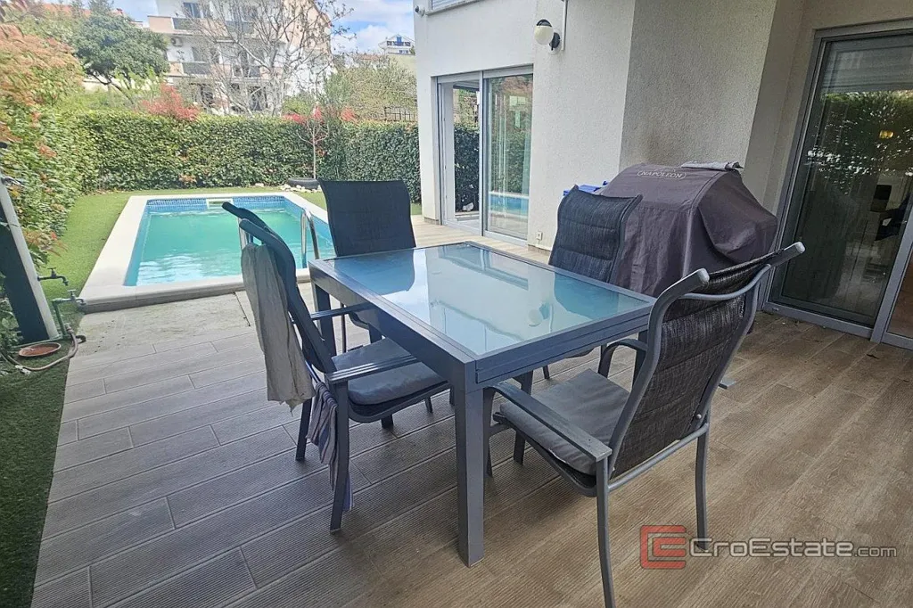 Bassein - Apartment with Pool in Malinska, Krk