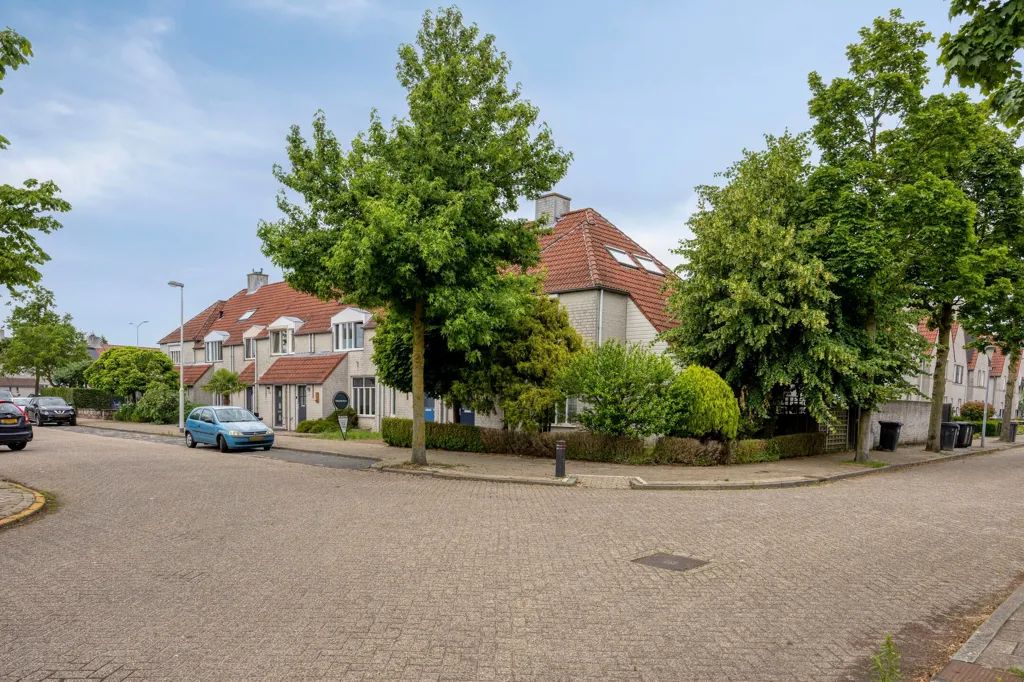 Esterno - Corner House with Garden in Eindhoven