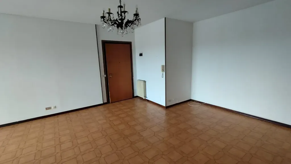 Pièces - Spacious Apartment with Balcony in Modena