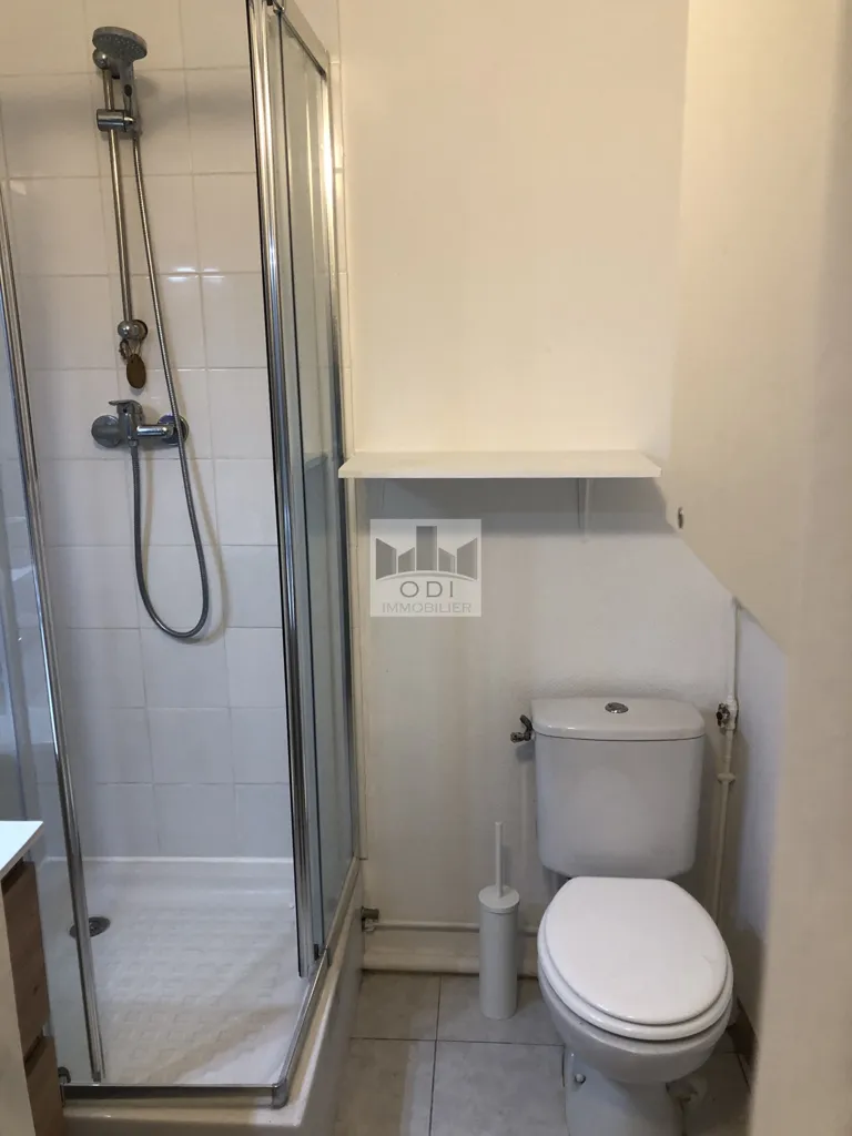 Salles de bain - Studio Meublé dans Immeuble Ancien à Paris