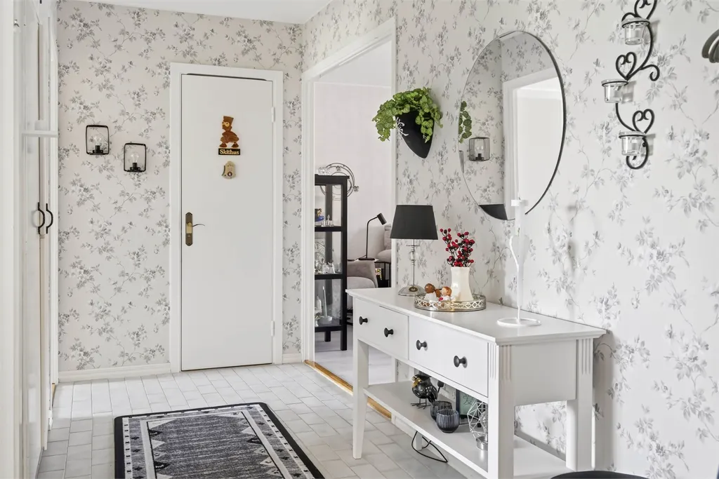 Hallway - Two-Bedroom Flat with Glazed Balcony in Oxelösund
