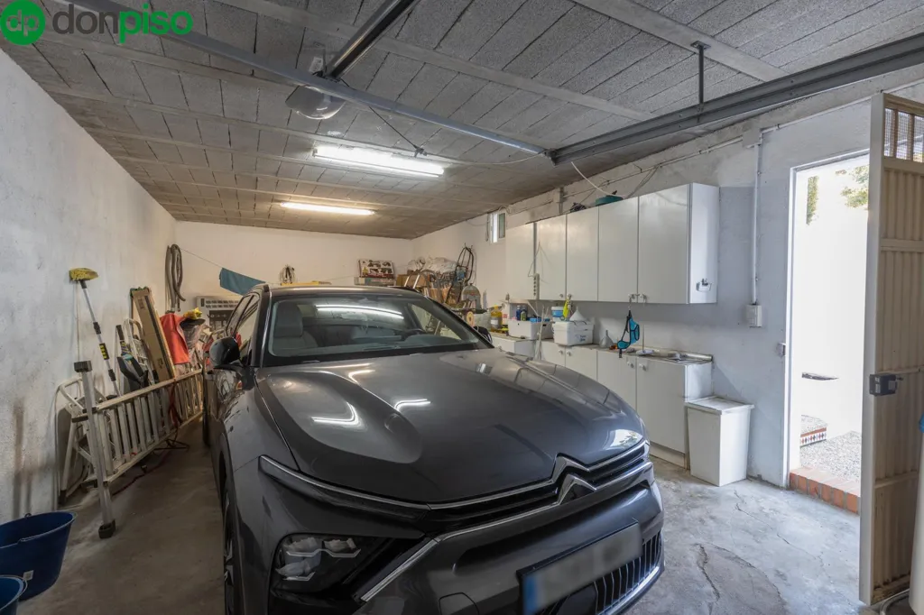 Garage - Chalet with Private Pool in Calle del Abedul