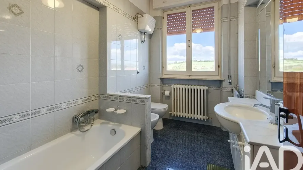Salles de bain - Apartment with Dual Access in Sant'Elpidio a Mare