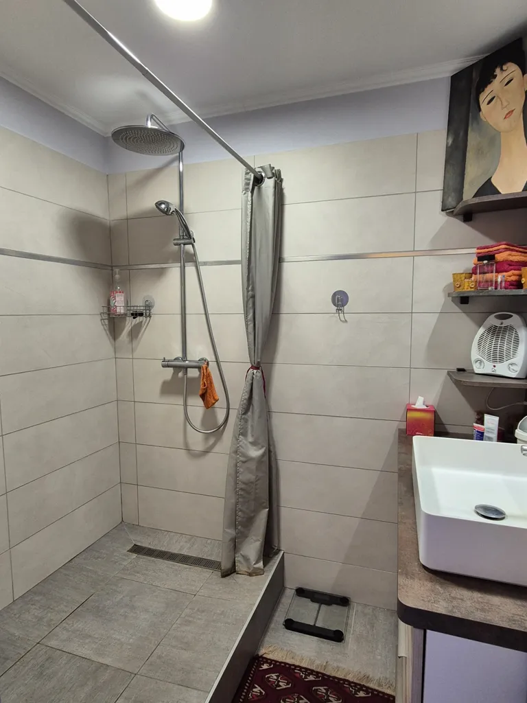 Vannitoad - Top-Floor Apartment with View in Alès