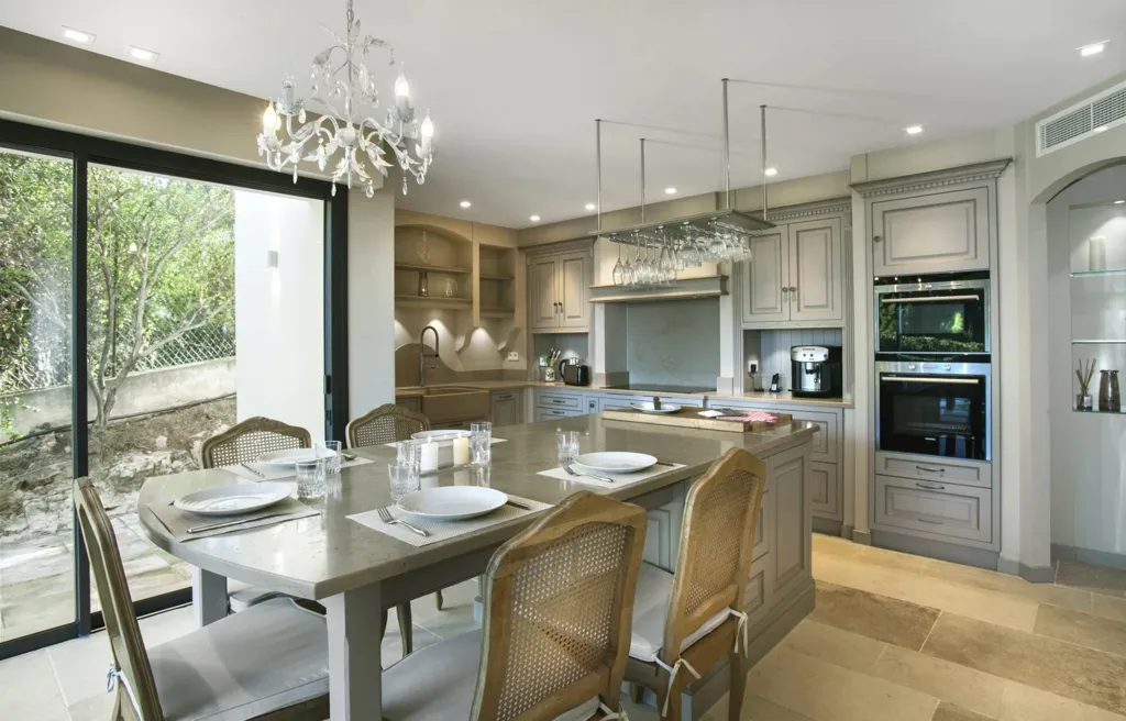 Köök - Neo-Provencal Villa with Sea View in Cap d'Antibes