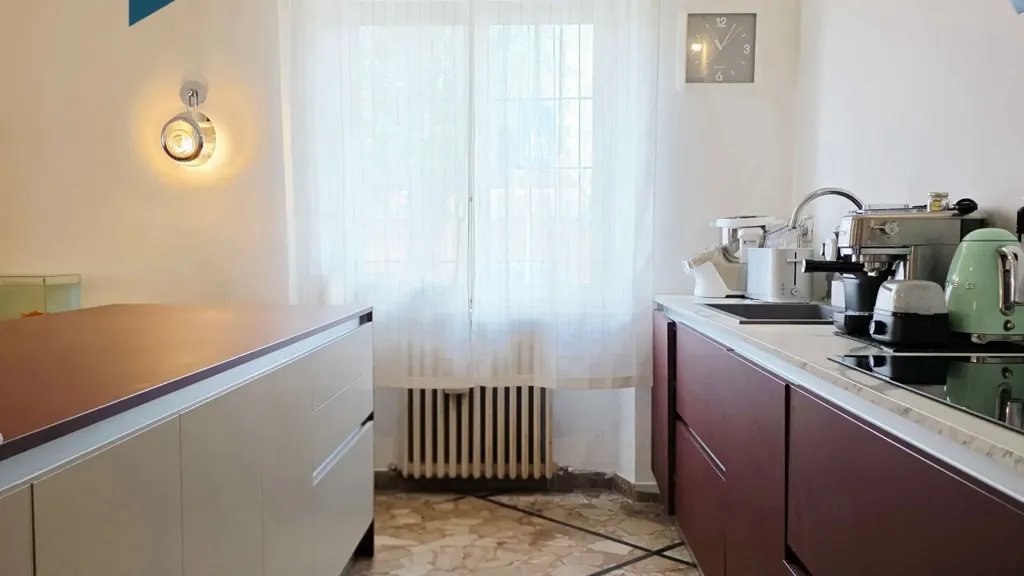 Cuisine - Spacious Apartment with Balcony in Piacenza