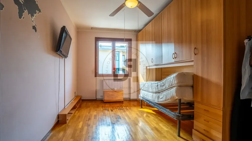 Chambres - Rear-Attached Villa with Garden in Salò