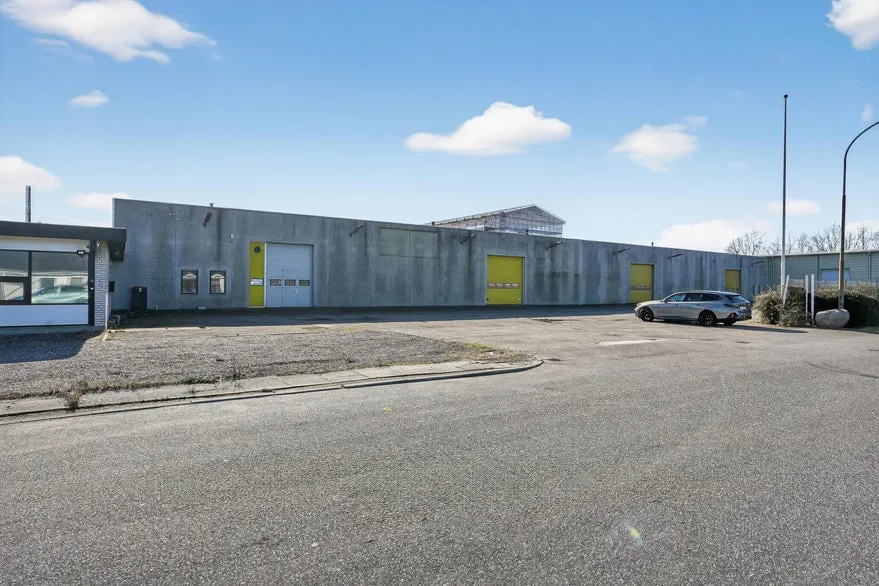 Exterior - Warehouse with Office Space in Ishøj