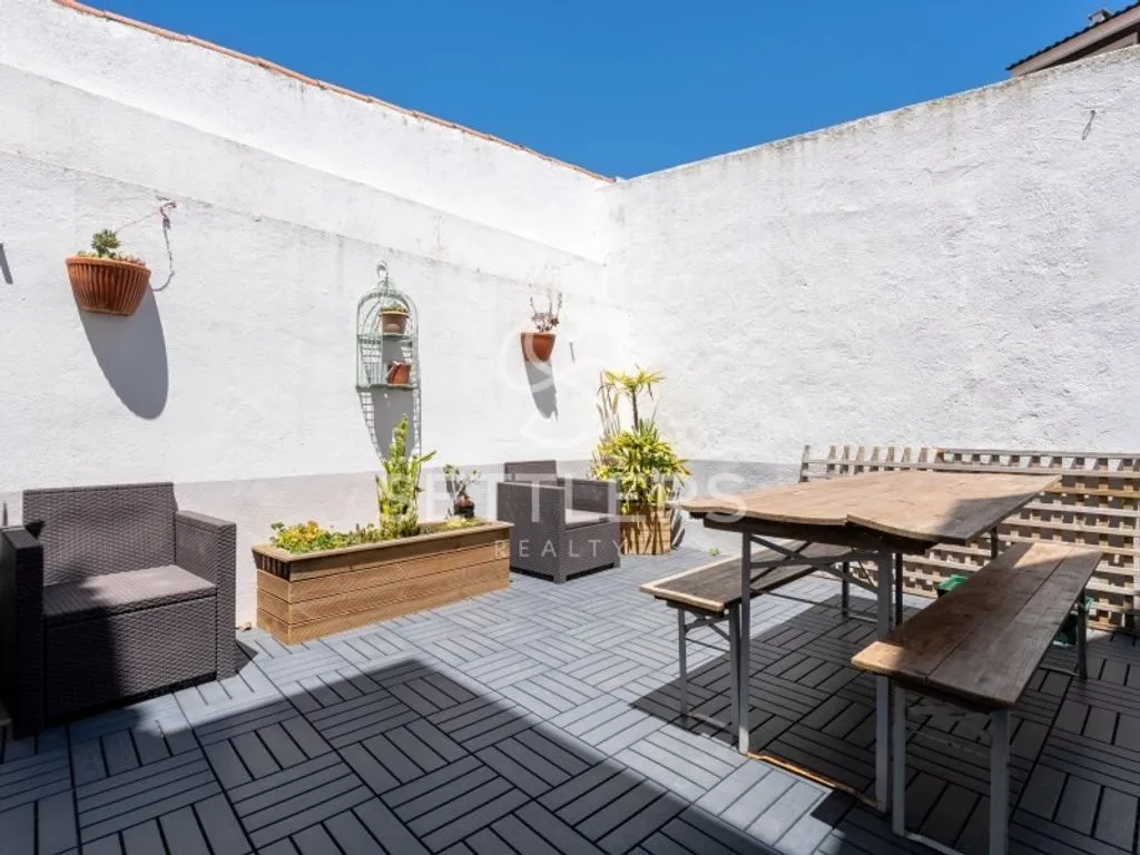Terrasse - Refurbished Centenary Building with Apartments in Parede