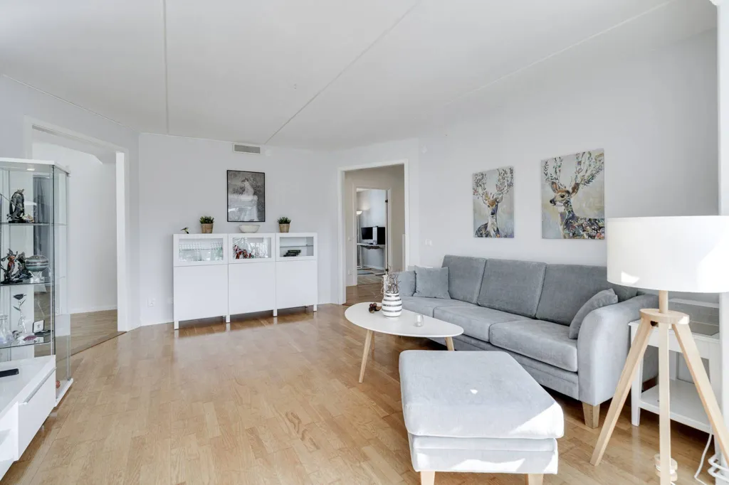 Séjour - Apartment with South-Facing Balcony in Örebro