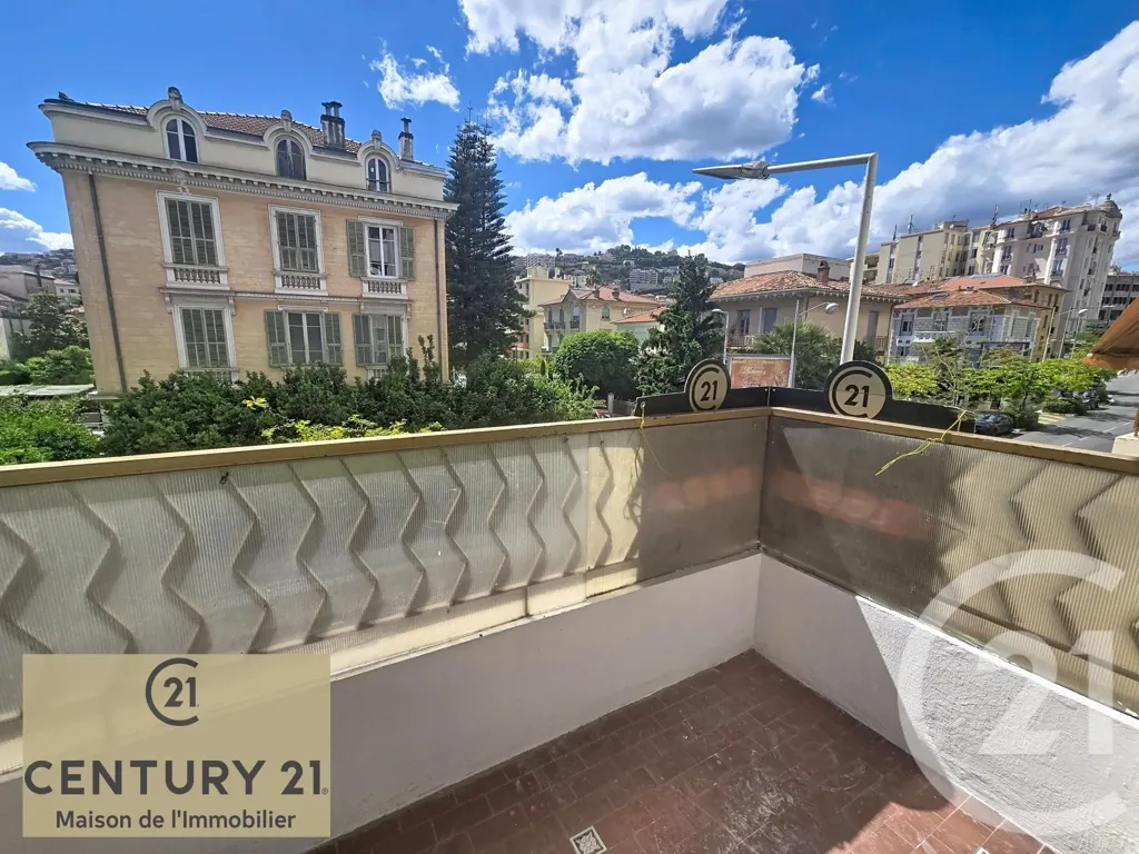 Balcony - 2-Bedroom Apartment with Balcony in Nice