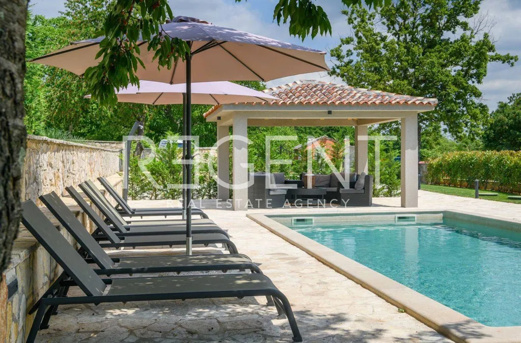 Piscina - Designer Villa with Pool in Tinjan