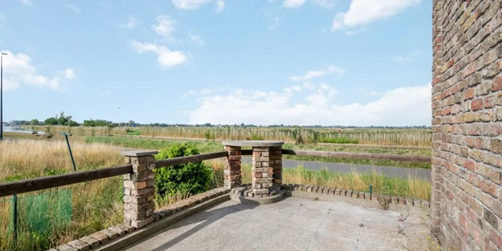Terrasse - Maison à rénover avec vue sur l'eau à Oudenburg