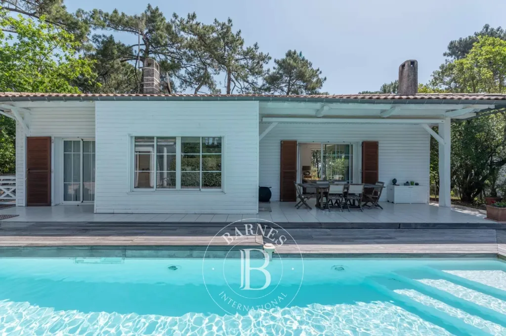 Pool - Forest-Edge House with Pool near Arcachon