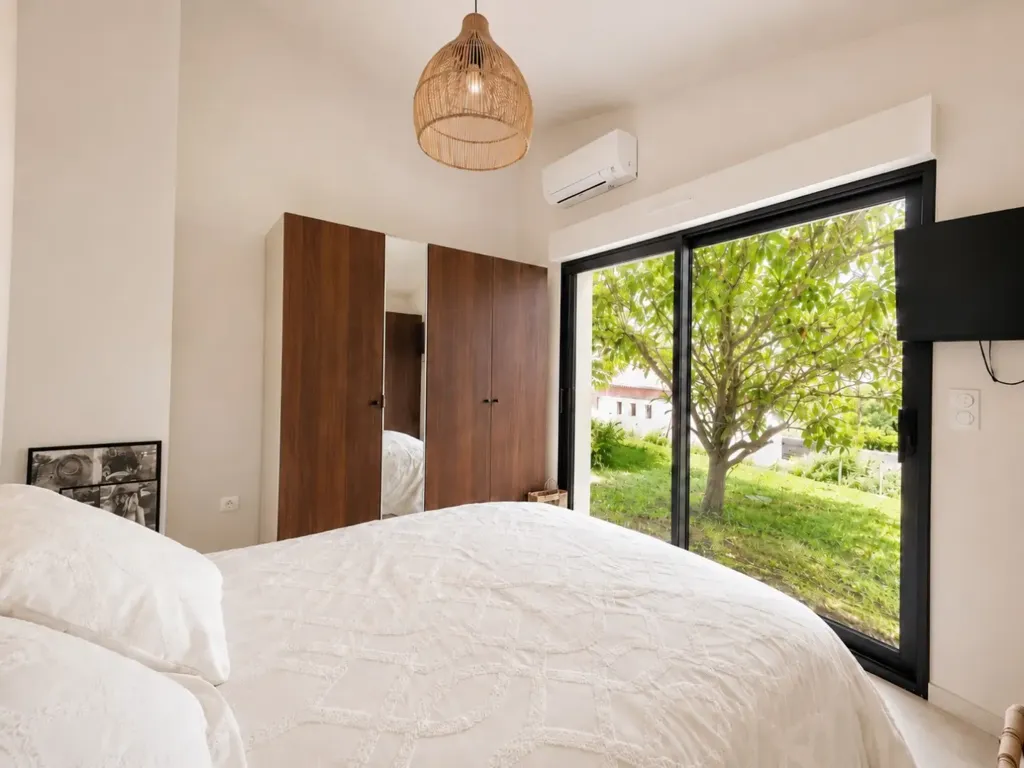 Magamistoad - Renovated Villa with Pool in Ahetze