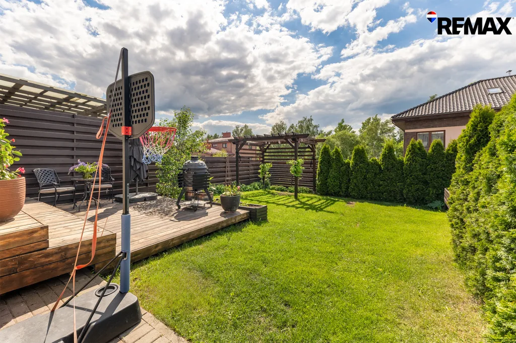 Aed - Spacious 3-Bedroom Cottage with Terrace in Tarandė