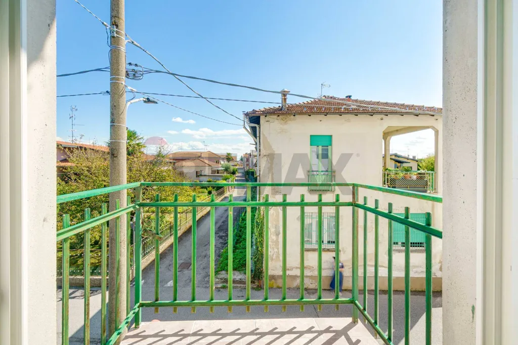 Balcon - Modernised Two-Bedroom Apartment in Arsago Seprio