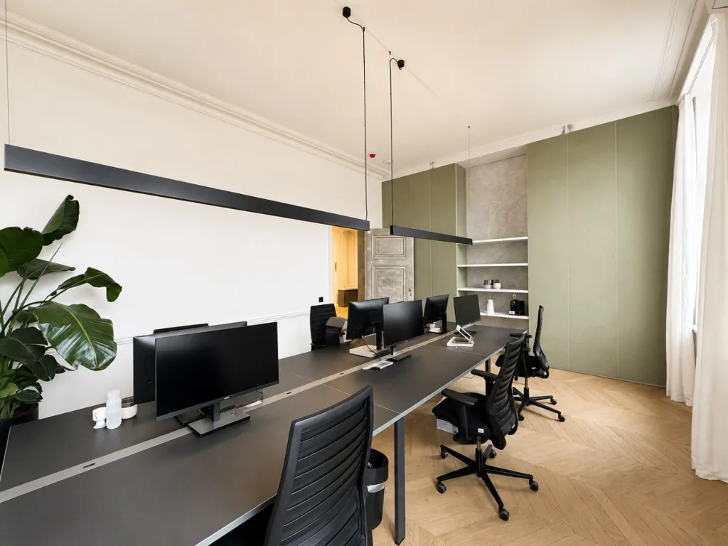 Office - Office Space per Desk in Central Gent
