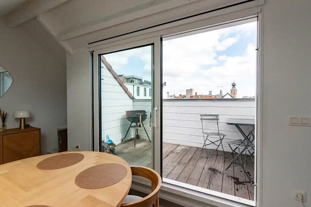 Rõdu - Renovated Duplex with City View in Antwerp