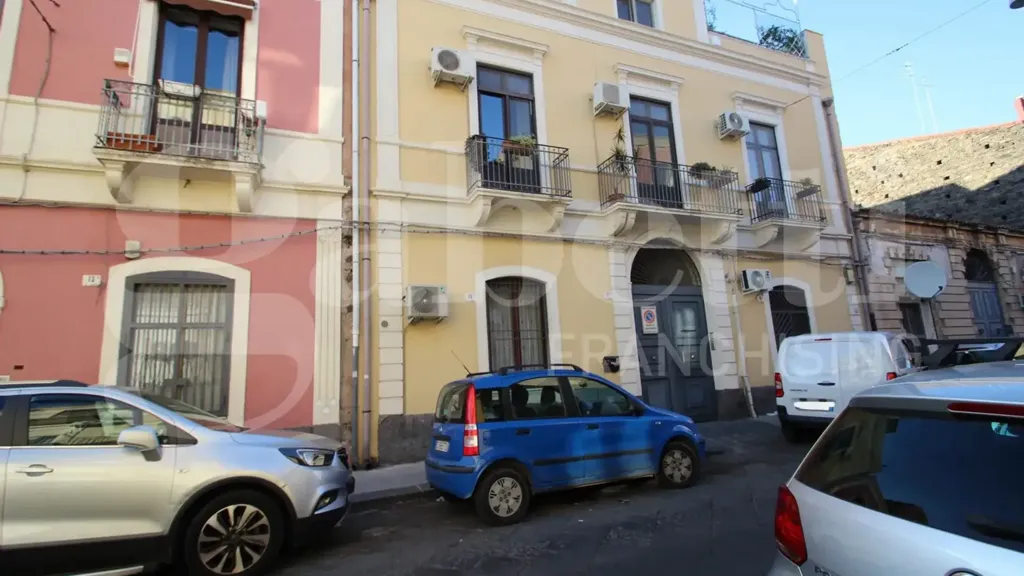 Välivaade - Refurbished Triplex with Balcony in Catania