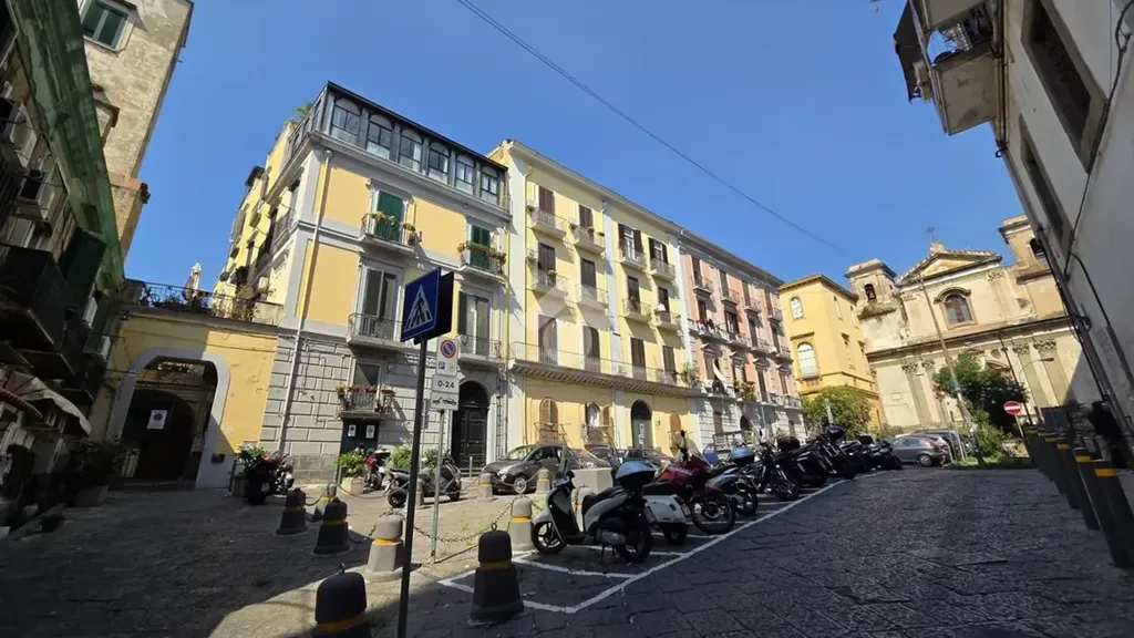 Extérieur - Three-Bedroom Apartment with Terrace in Naples