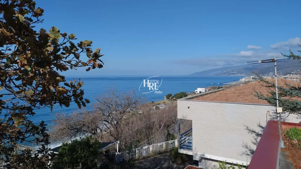 Terrass - Two-Storey Villa with Balcony in Fuscaldo