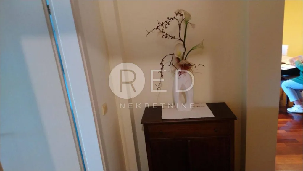 Esik - Spacious Flat with Loggias in Osijek Centre