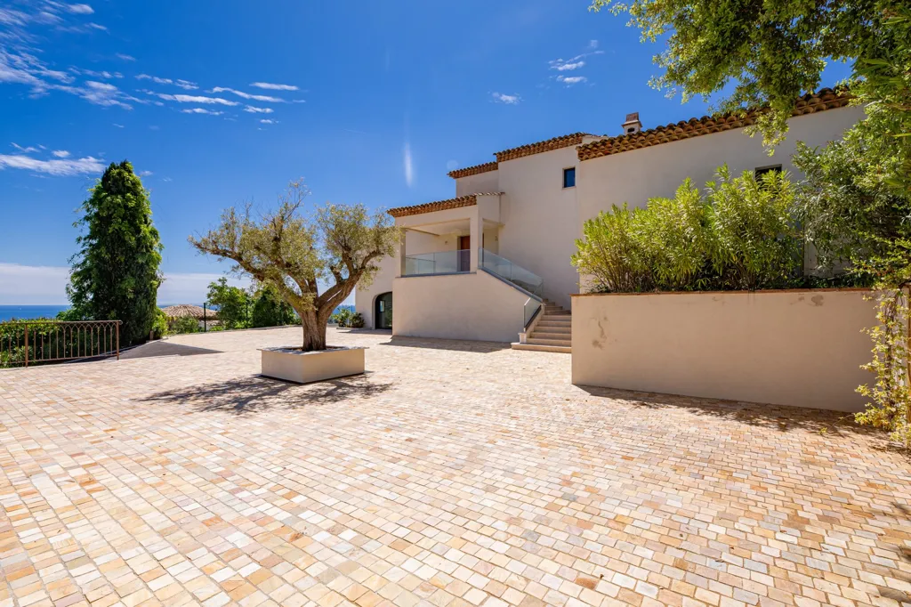 Extérieur - Villa Contemporaine avec Vue Panoramique sur la Mer à Sainte-Maxime