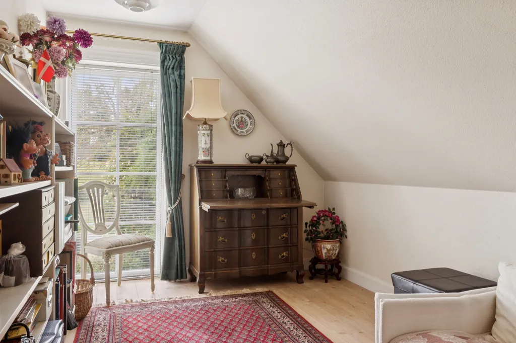 Office - 1912 Villa with Water View in Kalundborg