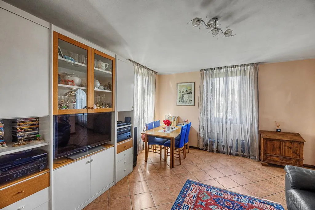 Söögituba - Multi-Level Apartment with Mansard in Luino