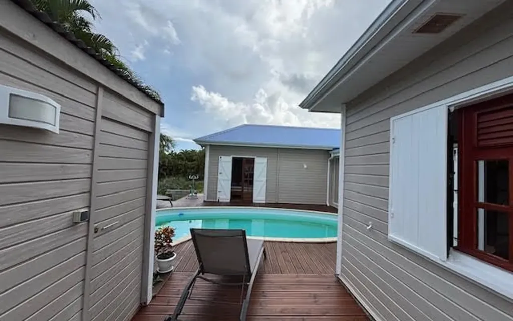 Piscine - Villa Meublée avec Piscine à Le Moule
