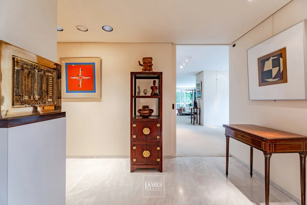 Esik - Design Apartment with Terraces on Avenue de Messidor