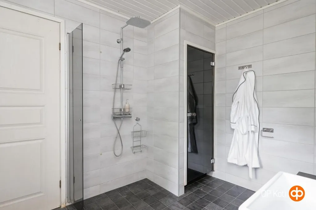 Salles de bain - Maison 4 pièces à Jyväskylä